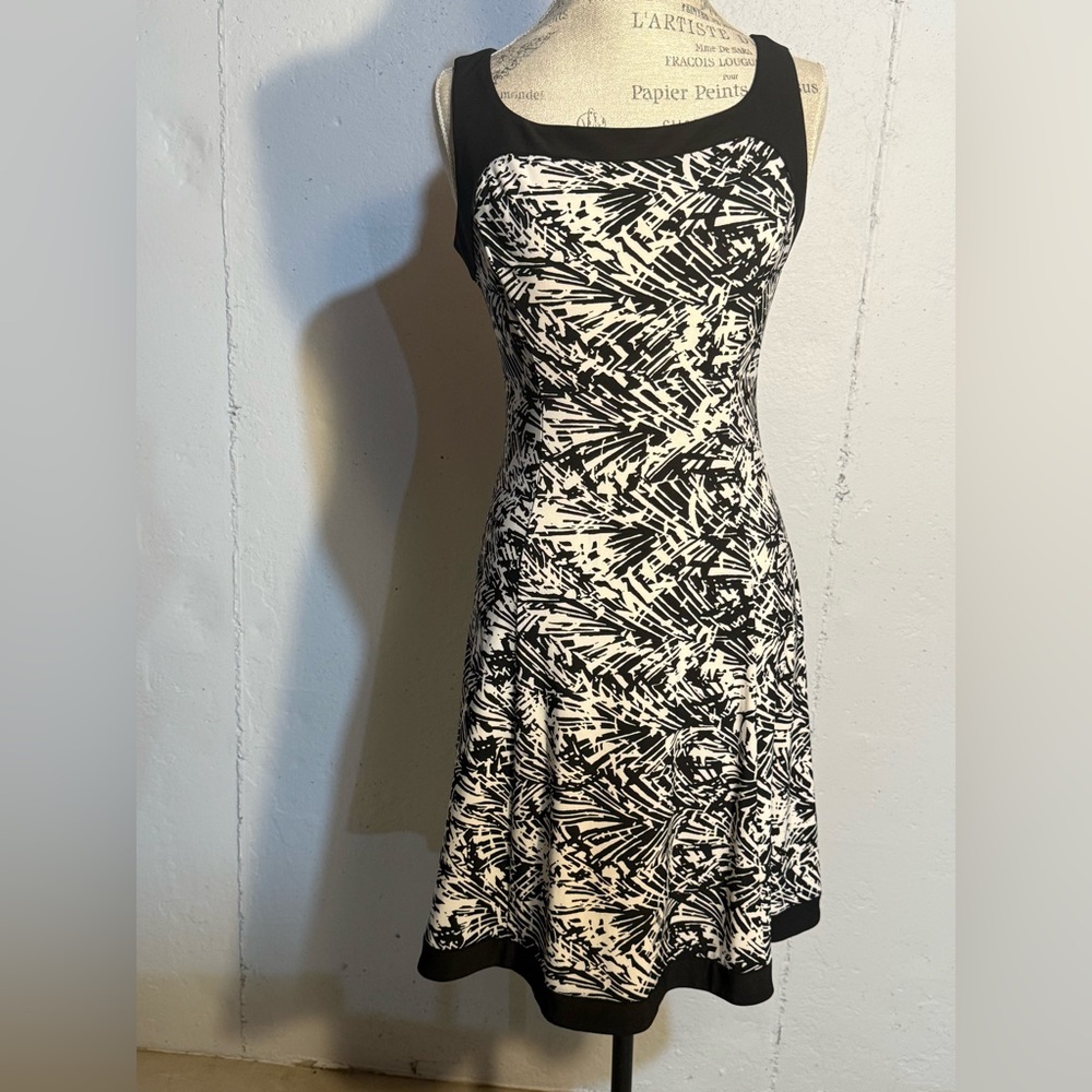 Chaps Black & White Fit and Flare Dress Petite Medium.